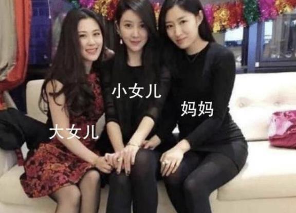 300万粉丝网红费爷喜结连理，宣布结婚喜讯引发网友热议