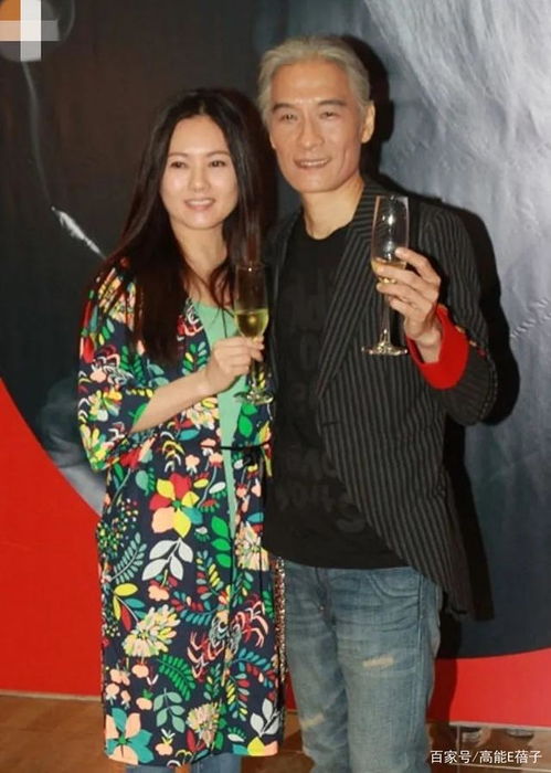黄圣依害羞自曝初恋是贾乃亮